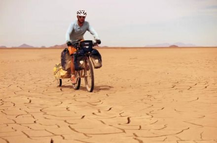 Español cruzó en bicicleta el desierto de Atacama